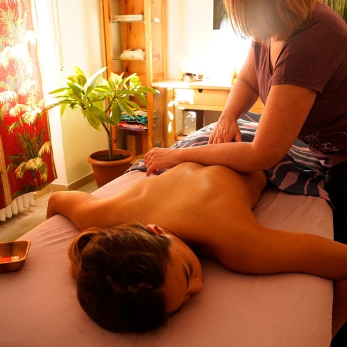 Lomi Lomi Massage