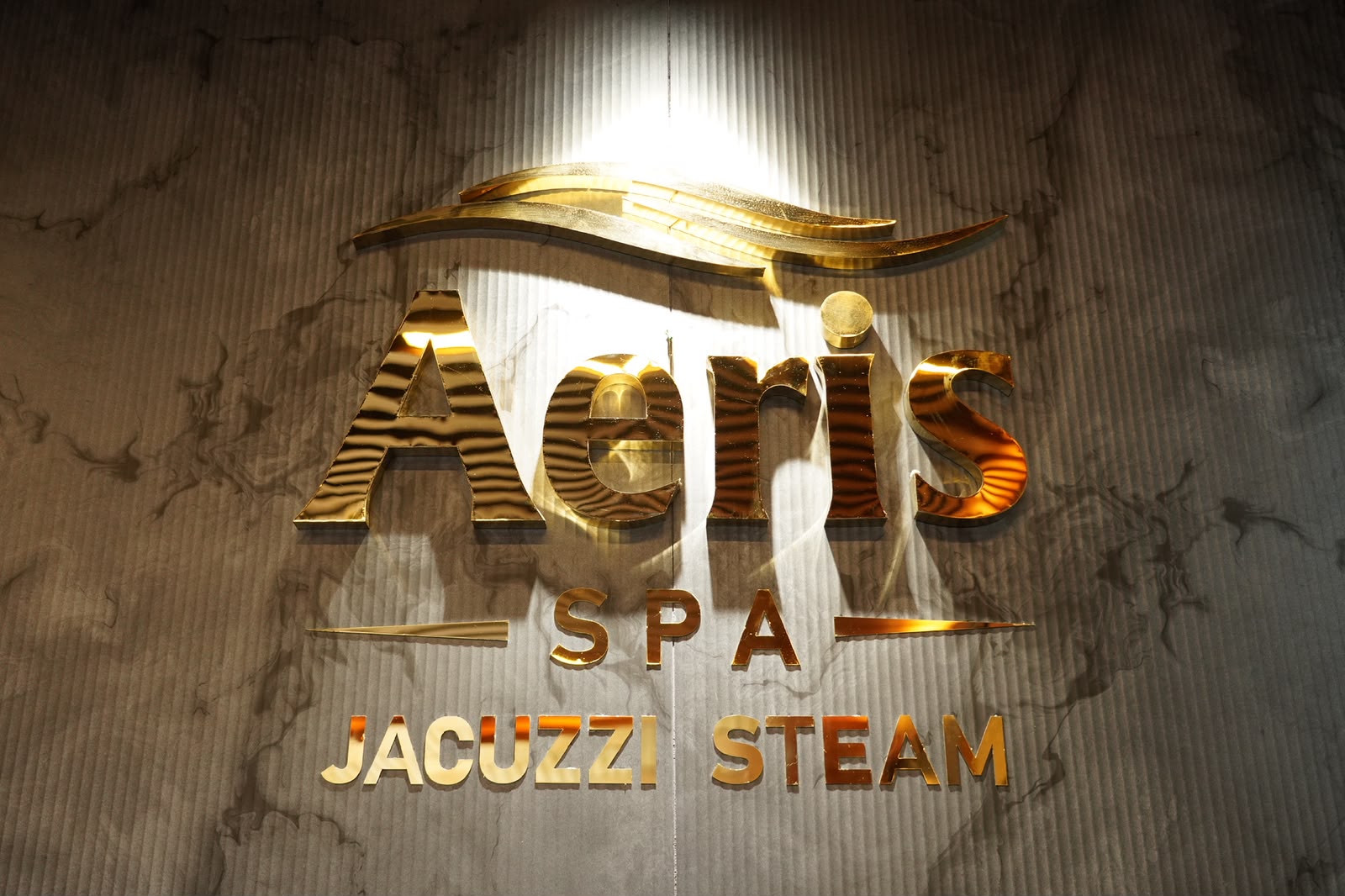 Aeris Spa jacuzzi and steam signage